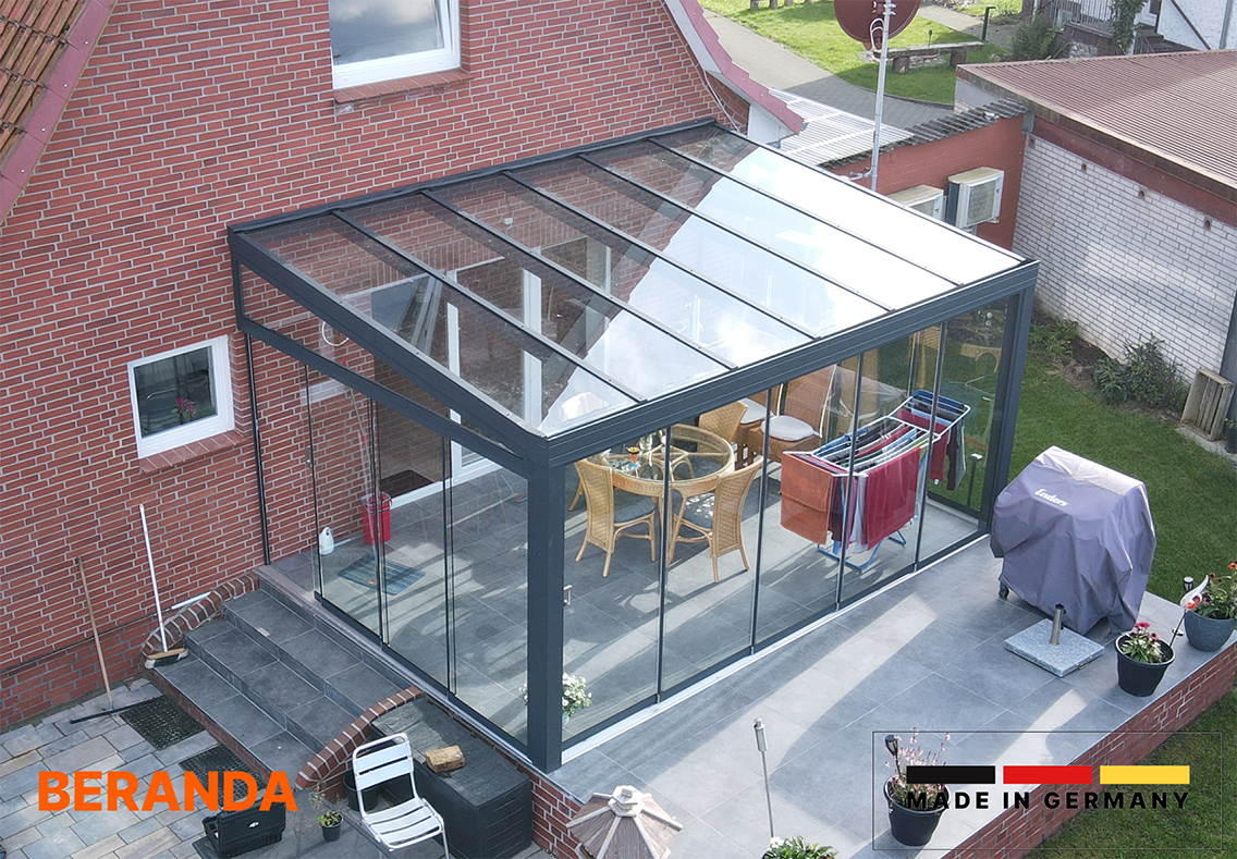 Kundenfoto: Wintergarten mit Milchglas als Entspannungsraum – Beranda® Qualität, Vogelperspektive